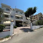 Eraldo\'S Rooms And Apartments